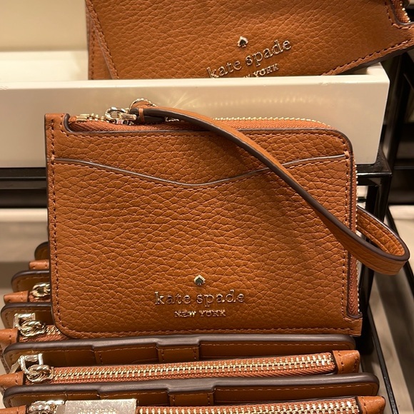 kate spade Accessories - Kate Spade Leila Small Card Holder Wristlet
WARM GINGERBREAD